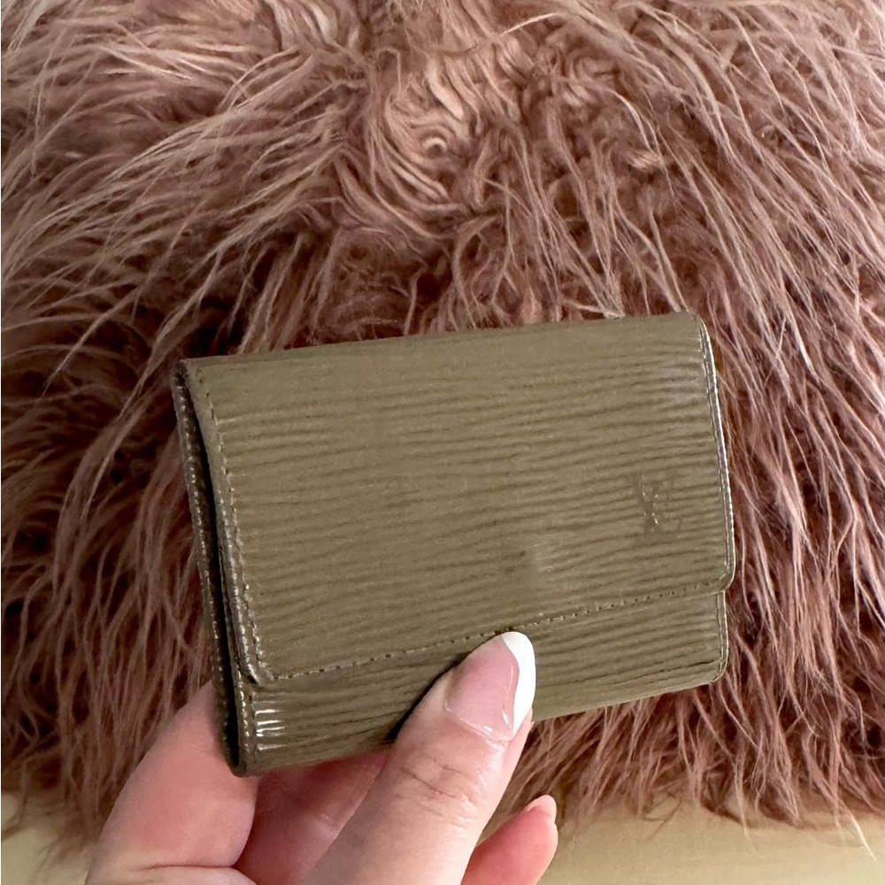 Louis Vuitton Pepper Gray 6 Key Holder